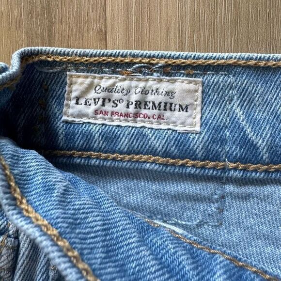 Levi’s Premium Straight Fit Wedgie High Rise Women’s Light Wash Blue Jeans Sz 27 - Picture 6 of 13